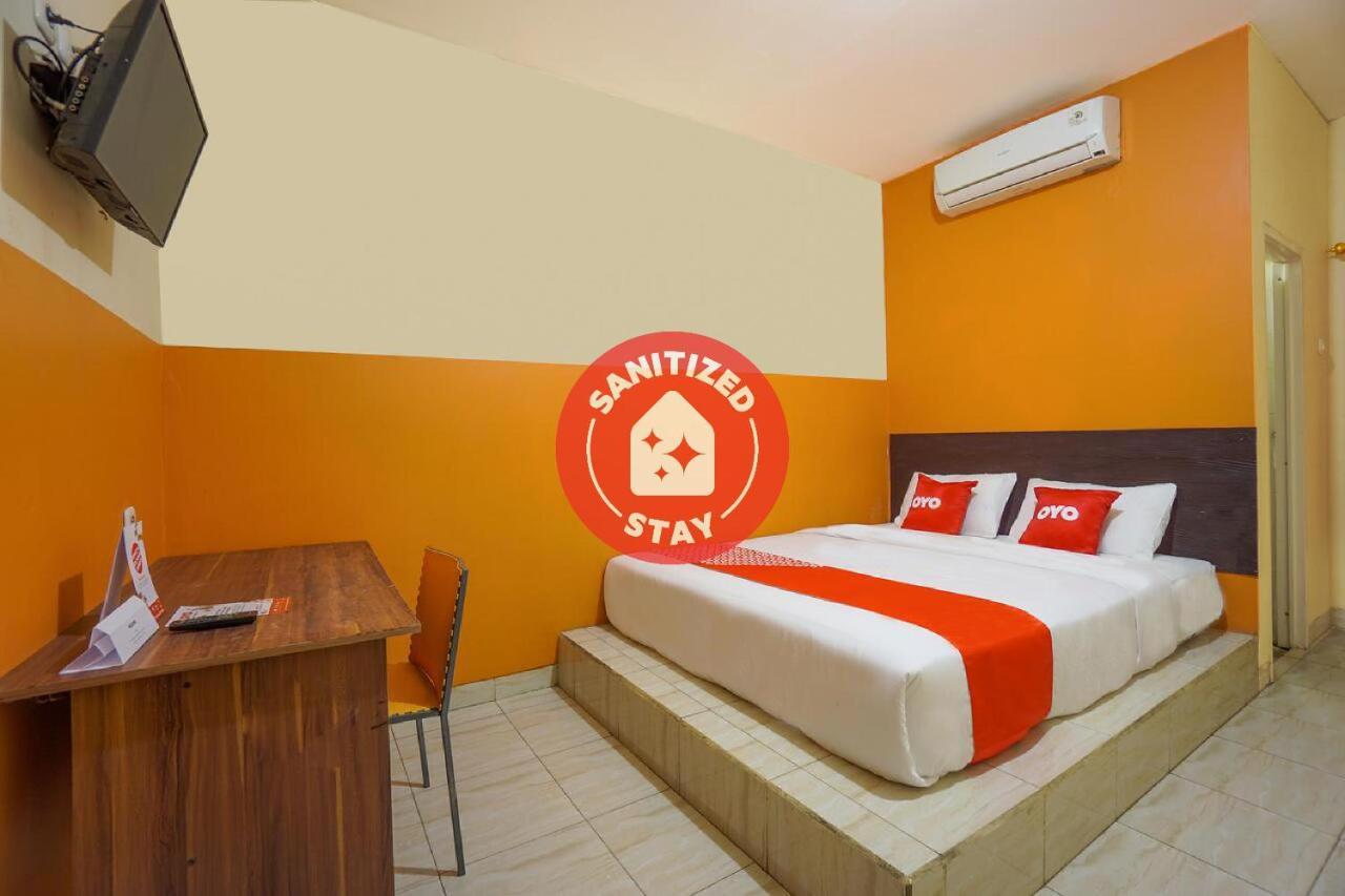 Super Oyo 2639 Oxy Townhouse Hotel Manado Exterior foto