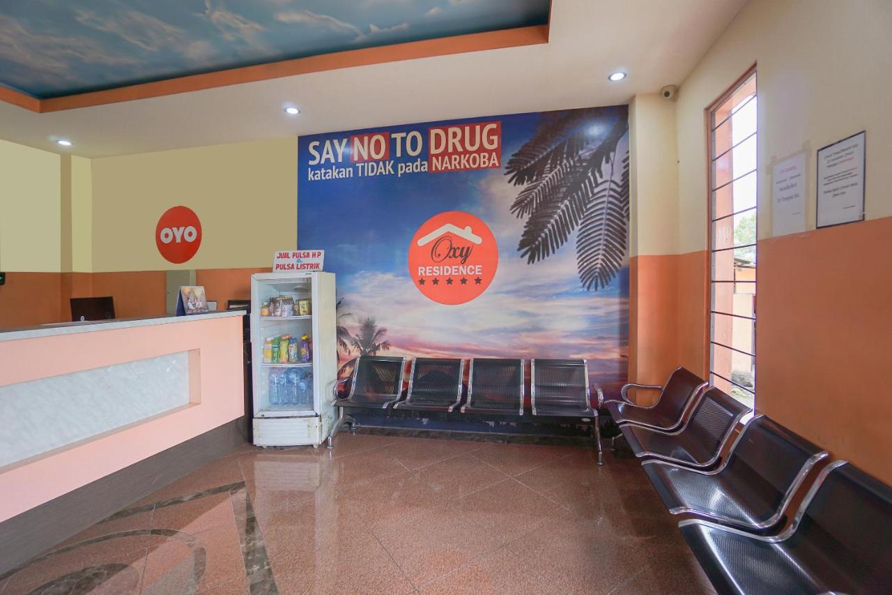 Super Oyo 2639 Oxy Townhouse Hotel Manado Exterior foto