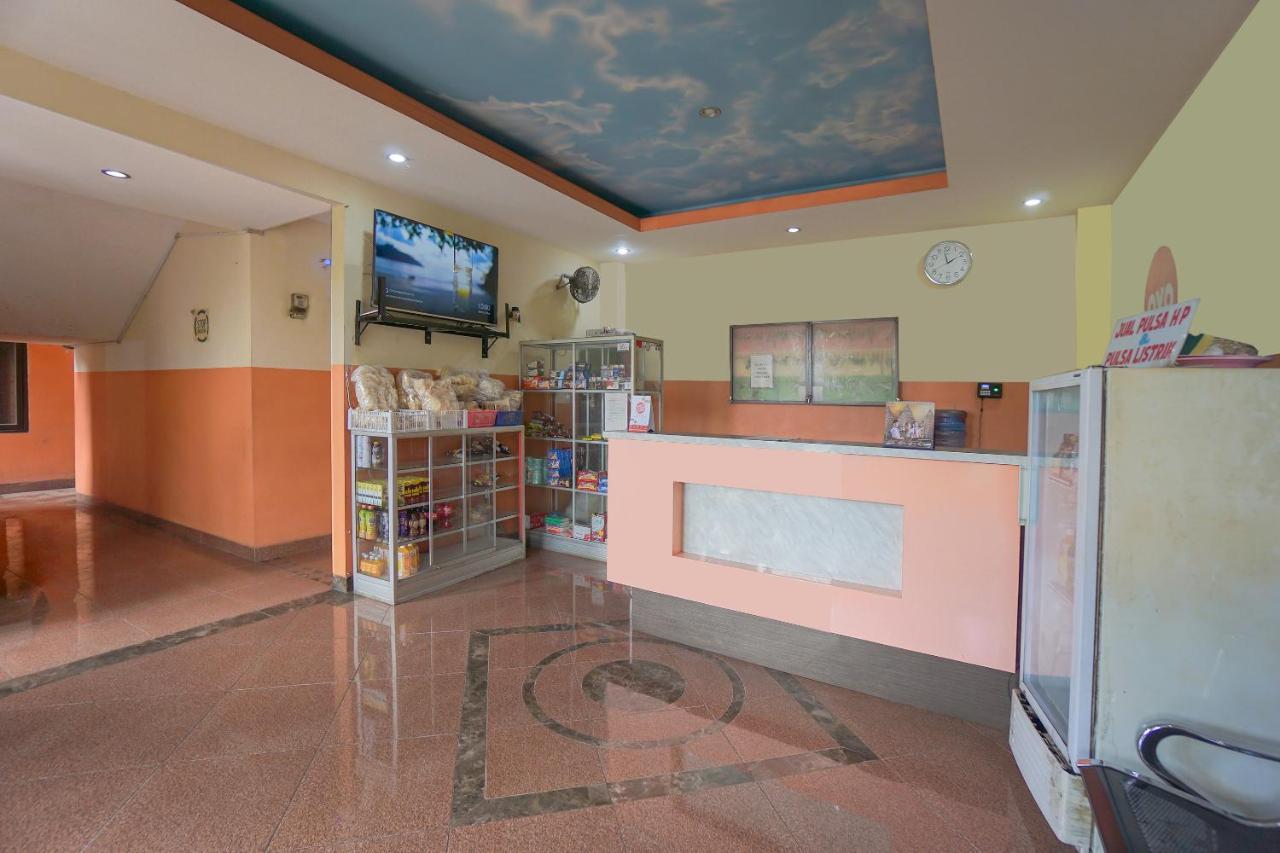Super Oyo 2639 Oxy Townhouse Hotel Manado Exterior foto