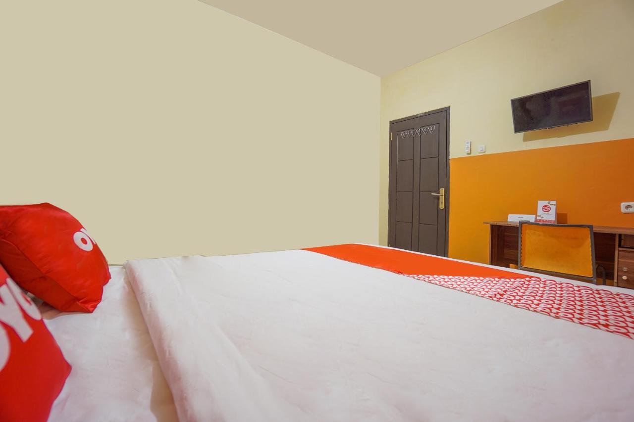 Super Oyo 2639 Oxy Townhouse Hotel Manado Exterior foto