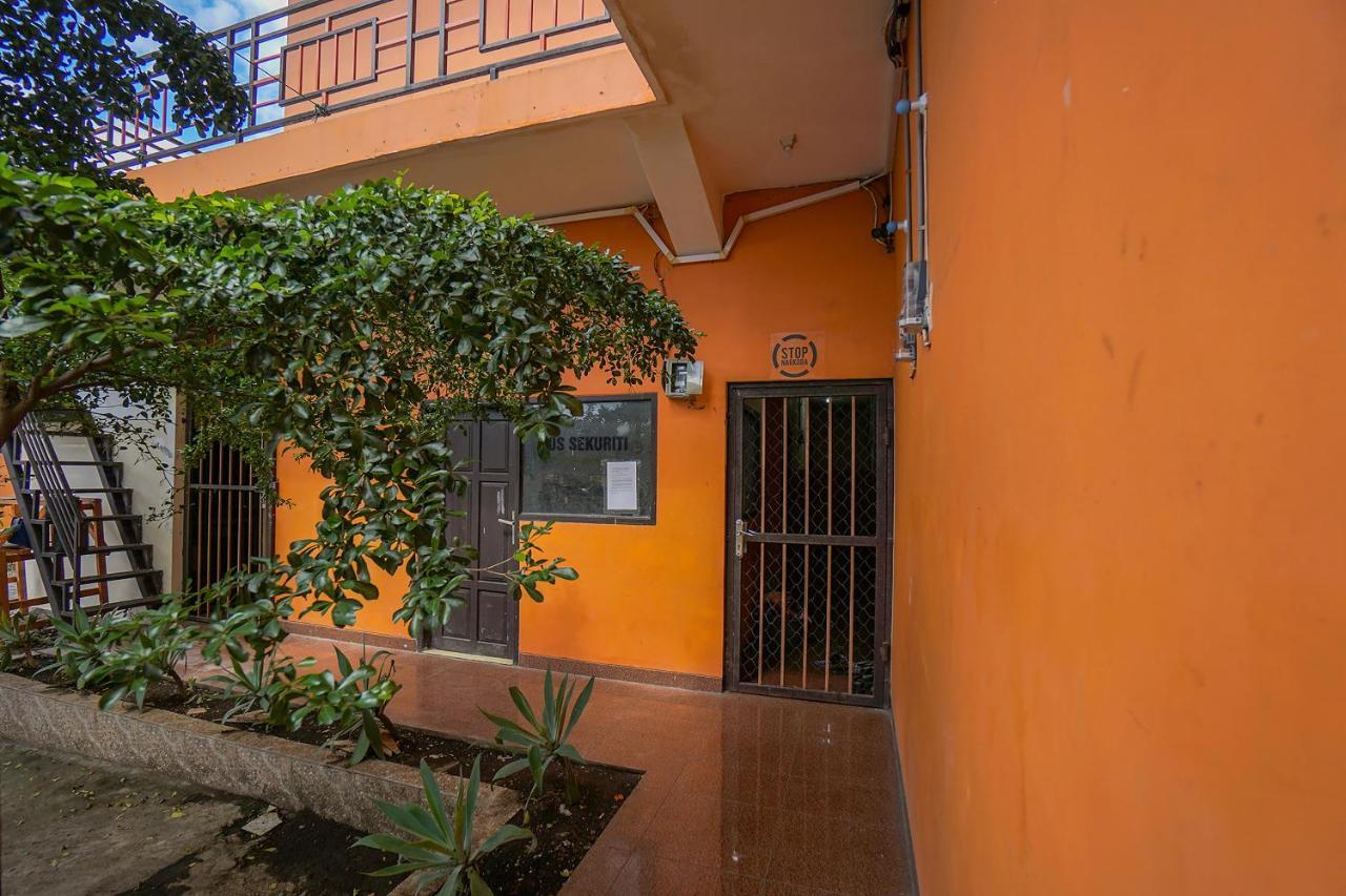 Super Oyo 2639 Oxy Townhouse Hotel Manado Exterior foto