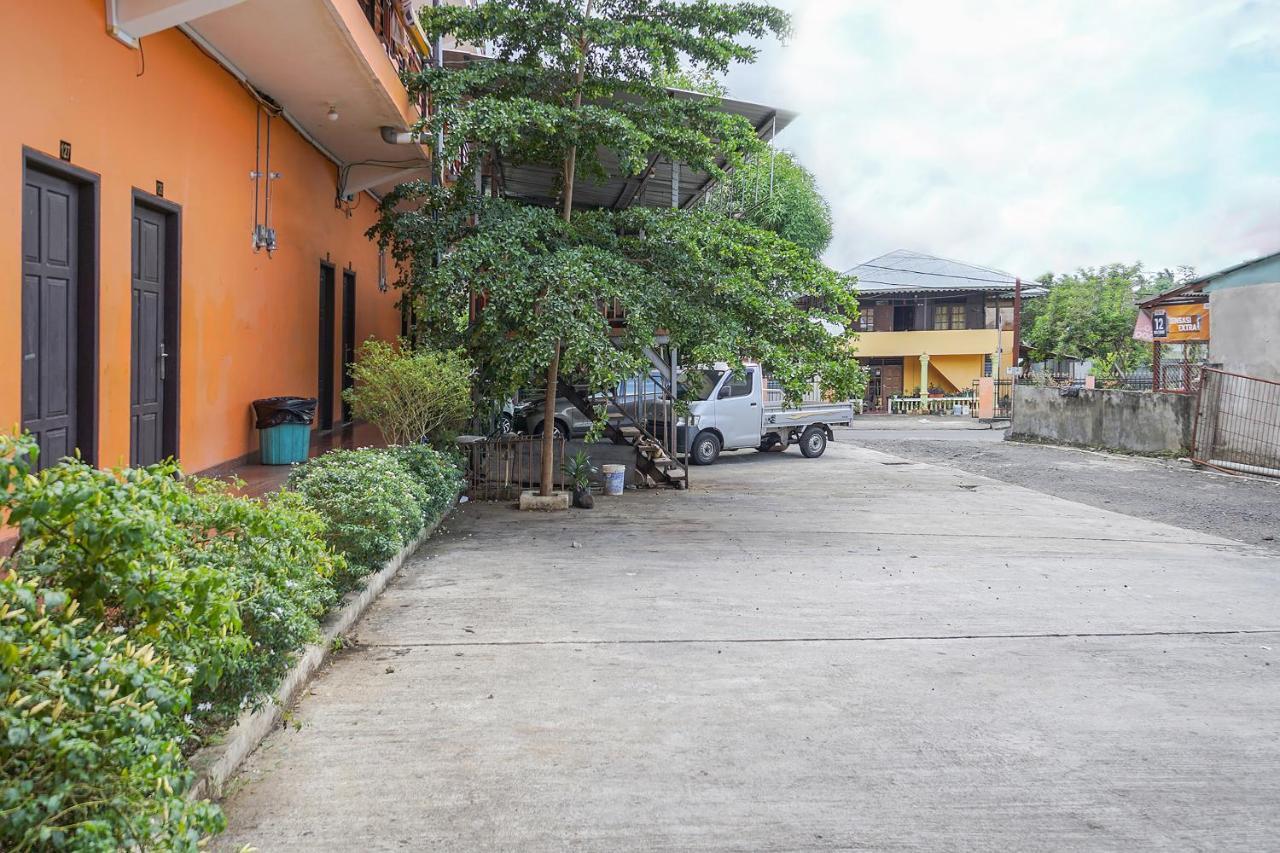 Super Oyo 2639 Oxy Townhouse Hotel Manado Exterior foto